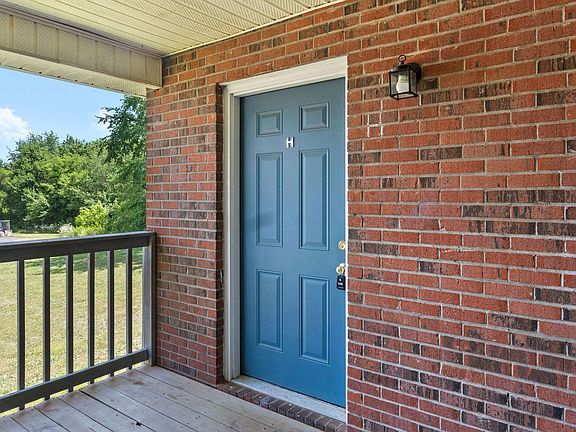 3rd image of 3855 Northeast Dr #H