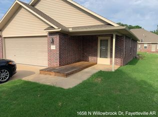 1658 N Willowbrook Dr, Fayetteville, AR 72703