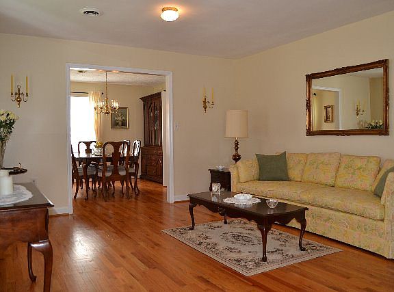 2nd image of 1308 Countryside Dr