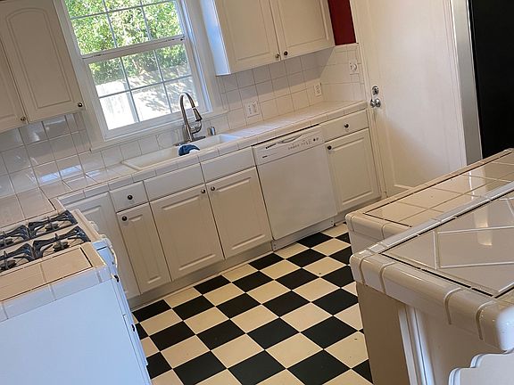 Spacious kitchen