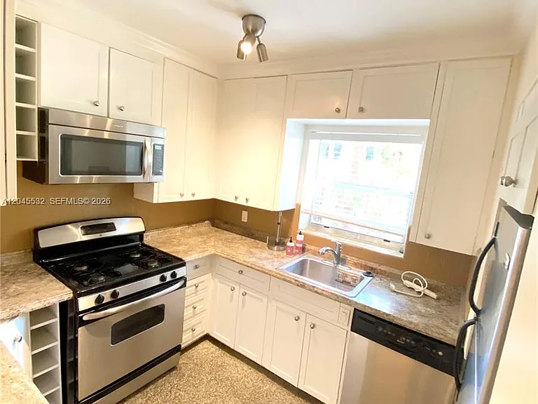 115 NE 14th Ave #1 — Photo 4