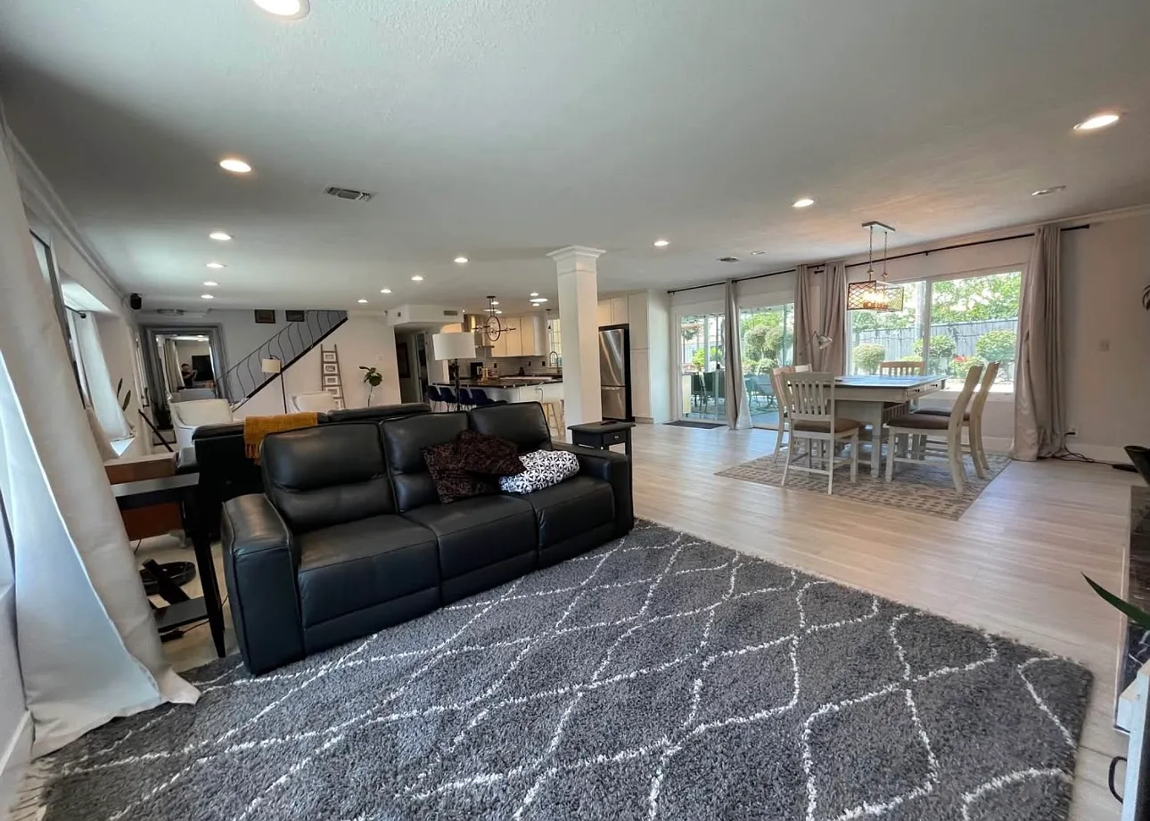 4 bed, 3000 sqft, $850 — Photo 2