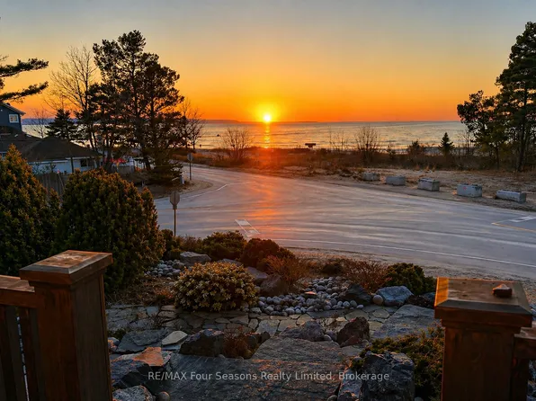 805 Eastdale Dr, Wasaga Beach, ON L9Z 2R5