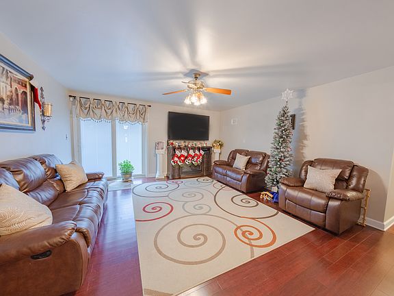 3rd image of 1060 Marshall Dr
