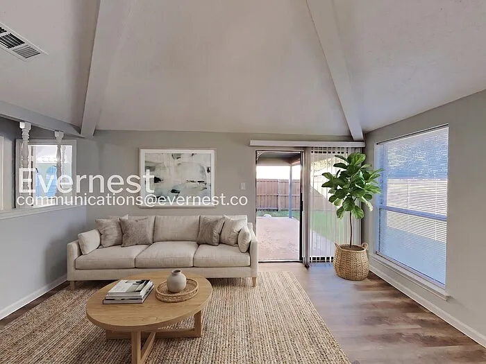 1800 Willow Vale Dr — Photo 4