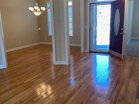 4th image of 4004 Hampshire Ct