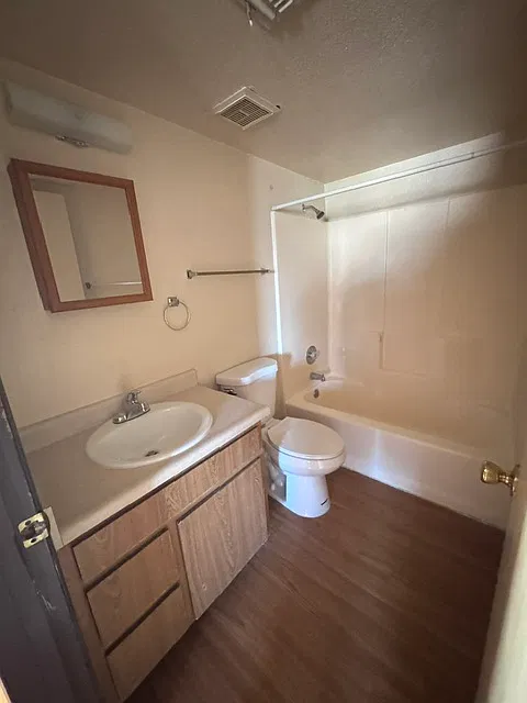 2 bed, $900 — Photo 4