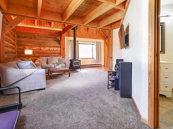 5th image of 210 Country Way
