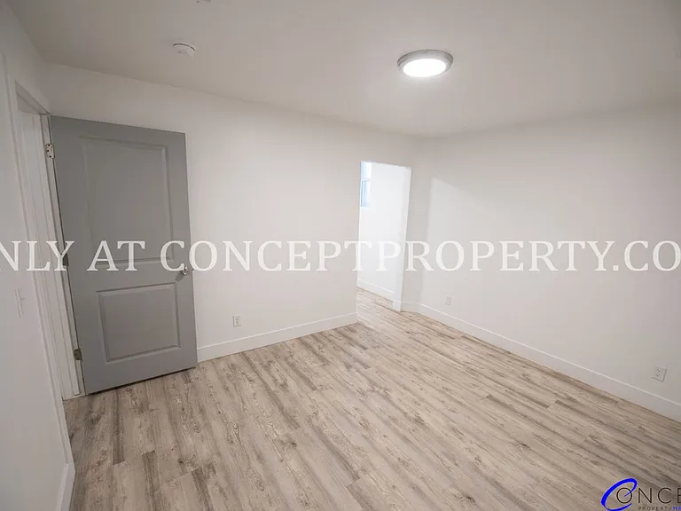 First Avenue Flats — Photo 17