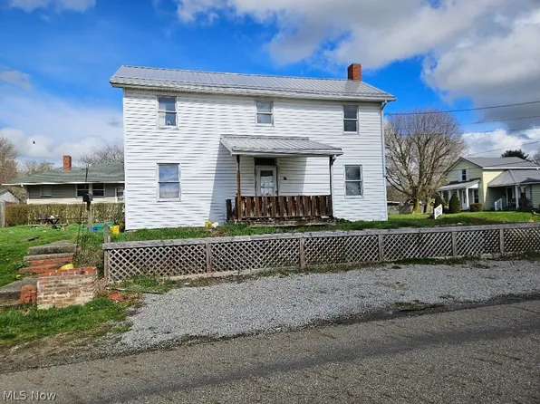 97 Madison St, Leetonia, OH 44431