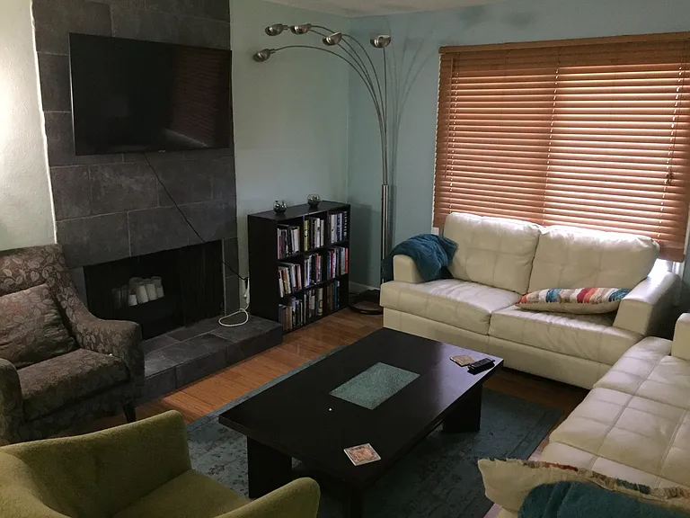 505 W 7th St #204 — Photo 6