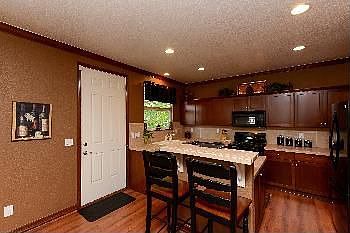 Kitchen: 14'X11’,Black Appliances, Pull Out Drawers in Cabinet 