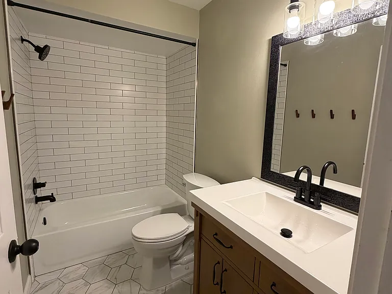 24160 Ashford Ln #25 — Photo 6