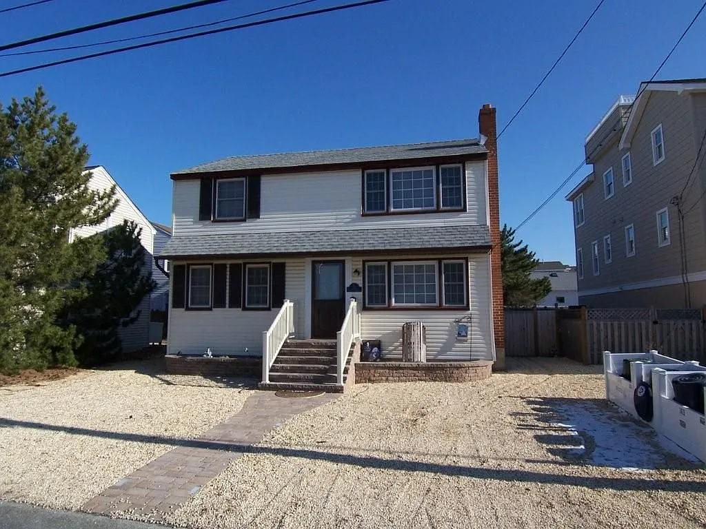 1411 Atlantic Ave photo 1