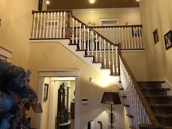 Two story entry way