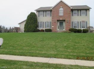 697 Woodhaven Dr, Cuyahoga Falls, OH 44223