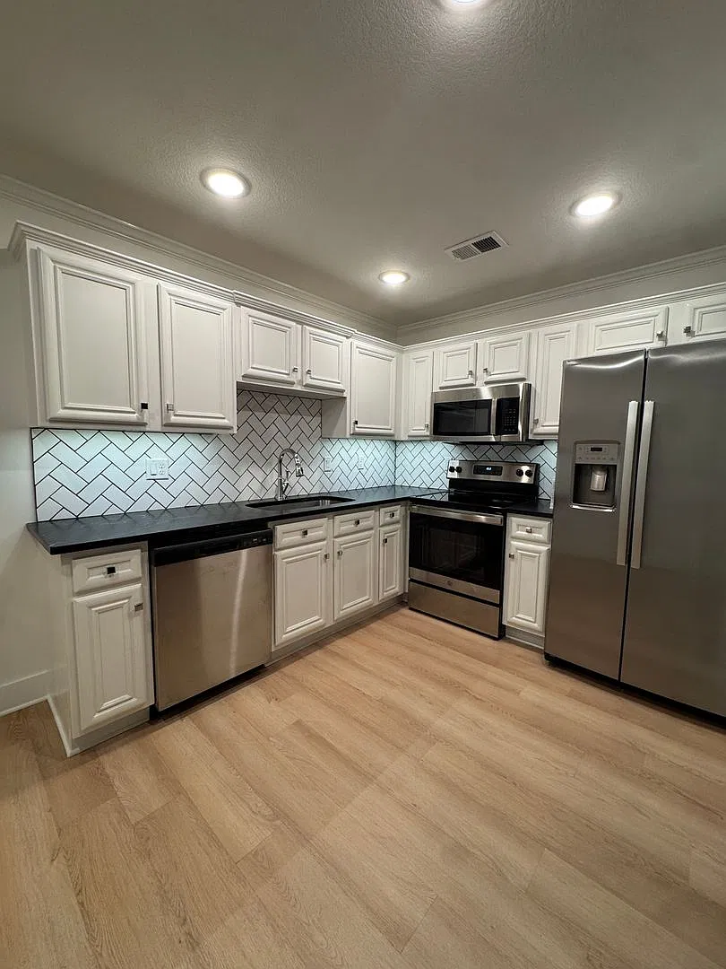 Luxury 1 Bedroom Downtown Jonesboro! — Photo 2