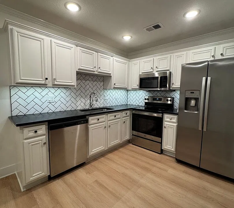 805 E Oak Ave #1