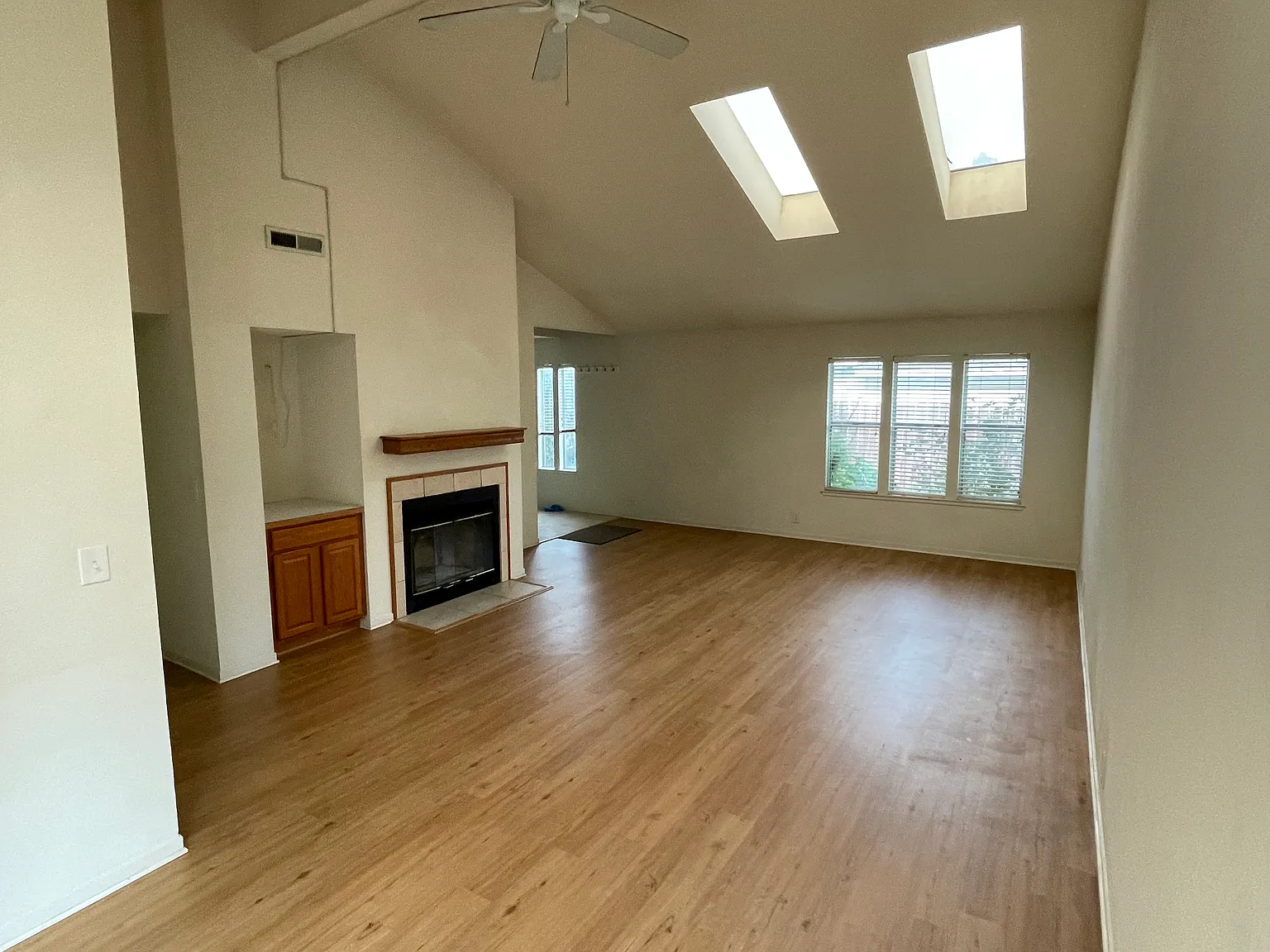 3352 Mission Dr — Photo 2