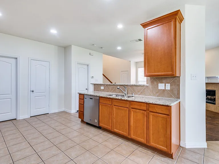 15924 Alvarado Dr — Photo 6