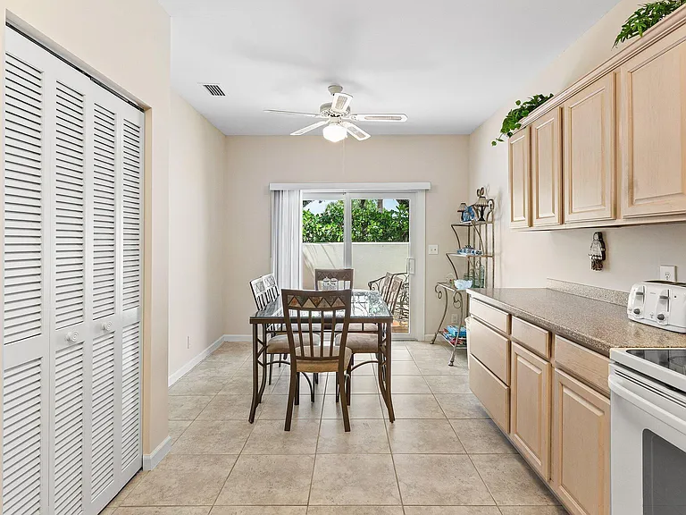 2584 Muirfield Ct — Photo 19