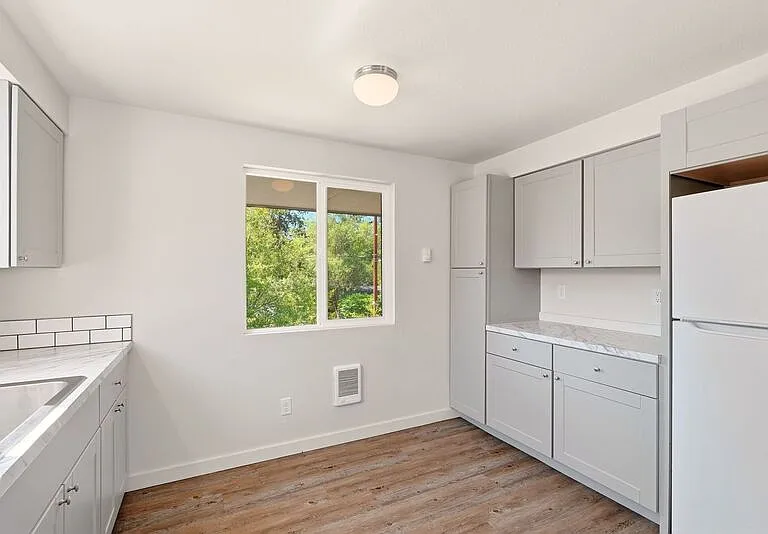 10923 E 16th Ave — Photo 10