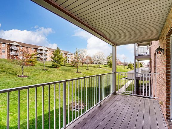5th image of 3318 Emerald Lakes Dr Unit 2B