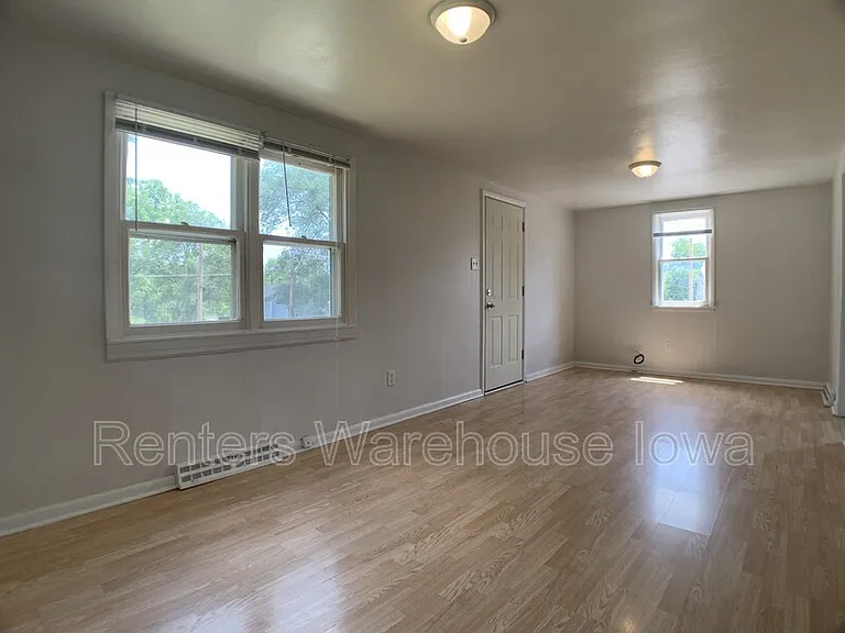 4754 NE 27th Ct — Photo 3