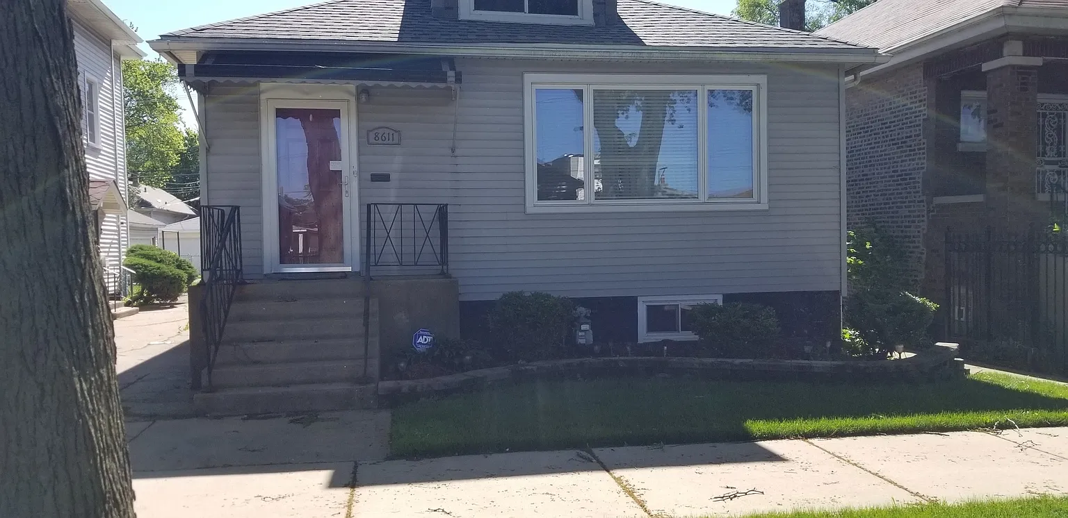 8611 S Phillips Ave photo 1