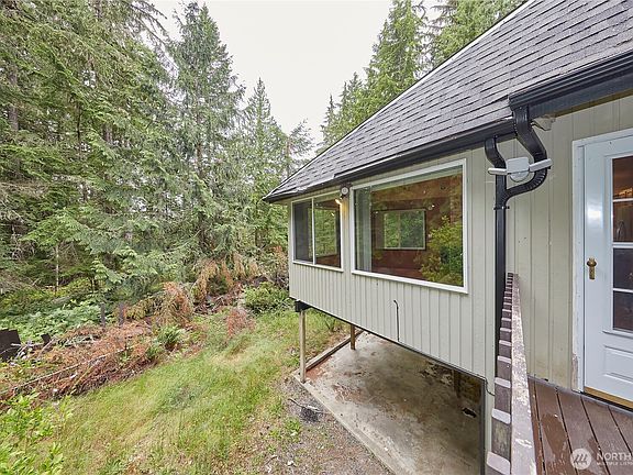 2nd image of 690 Peter Hagen Road W