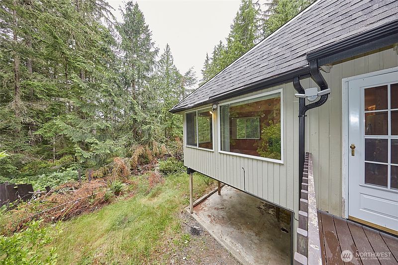 2nd image of 690 Peter Hagen Road W