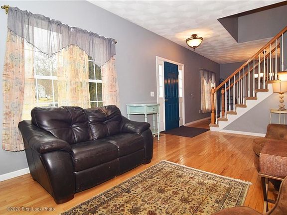 4th image of 92 S Woods Dr