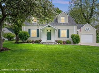 136 Maplewood Dr, East Lansing, MI 48823