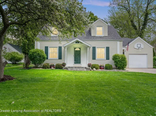 136 Maplewood Dr, East Lansing, MI 48823