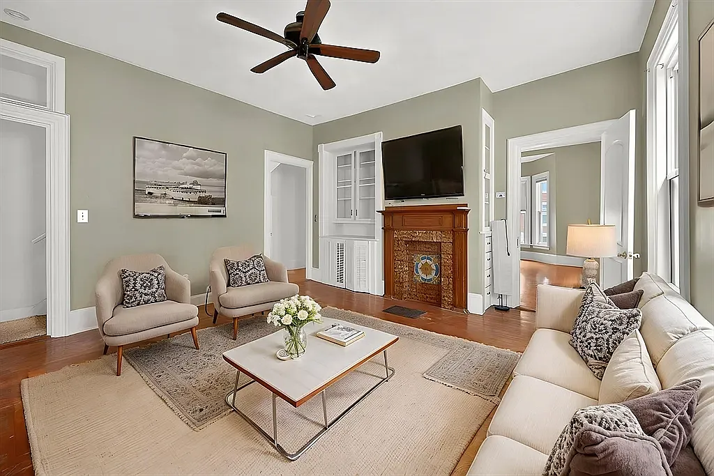3 bed, 1.5 bath, 1223 sqft, $4,200 — Photo 2