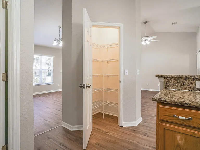 35221 W Griffin Dr — Photo 8