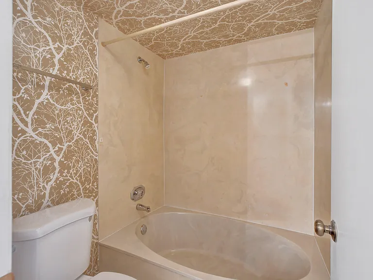 11255 Green Lake Dr #202 — Photo 13