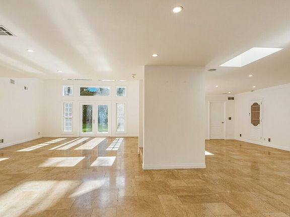 4th image of 1212 San Vicente Blvd