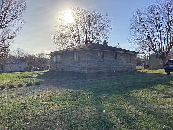 5th image of 301 E Main St