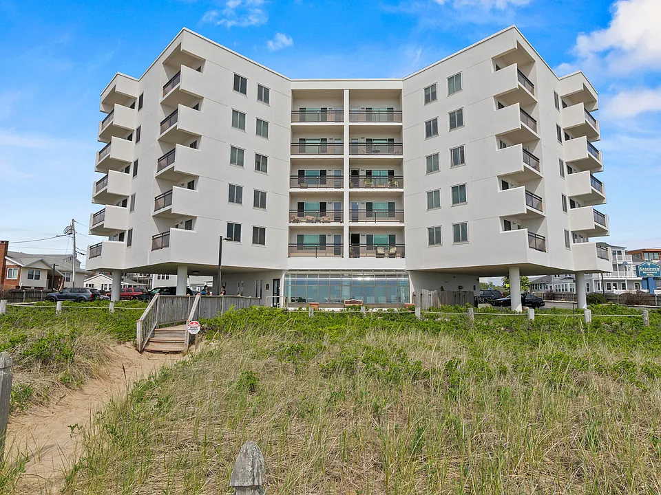 1 Cleaves St #606