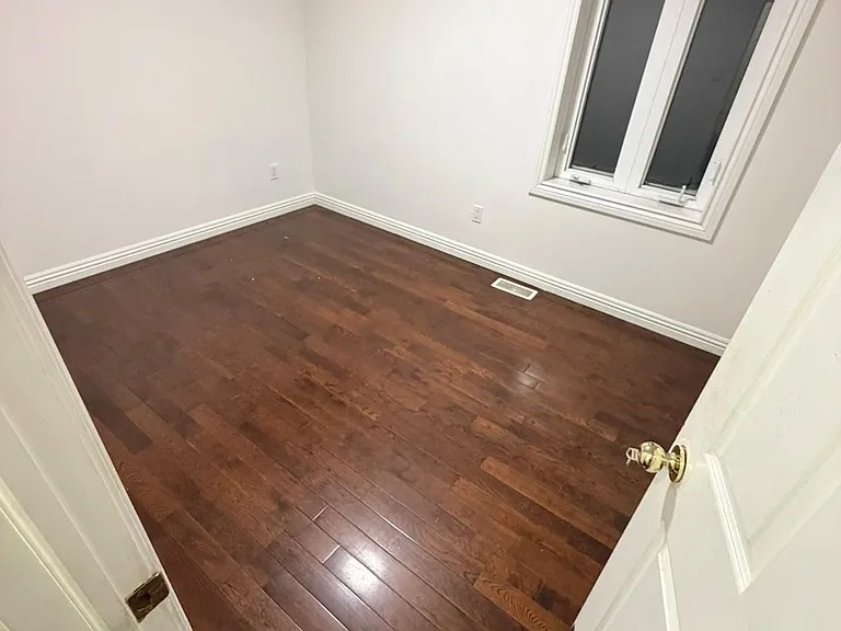 464 Warden Ave — Photo 10