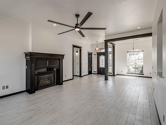 4th image of 2911 Crane Cir