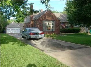 320 N Ridgewood Dr, Wichita, KS 67208