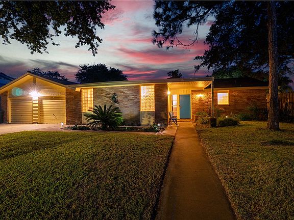3rd image of 3209 Cove Way Drive