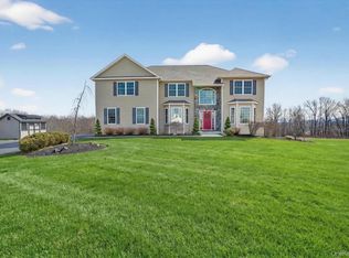 28 Wild Turkey Ln, New Windsor, NY