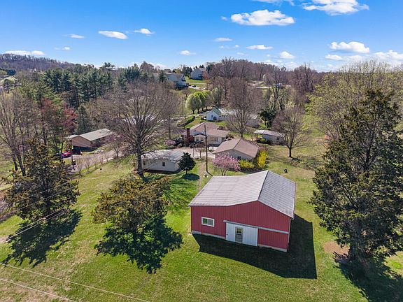 4th image of 1701 Old Oak Ln