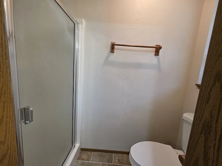 384 Selkirk Dr — Photo 27