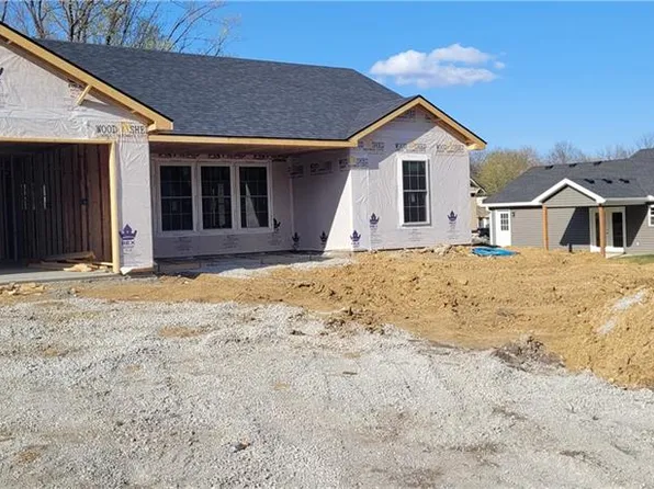 304 W Olive St, Richmond, MO 64085