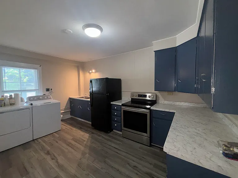 27 Upper Welden St #2 — Photo 4