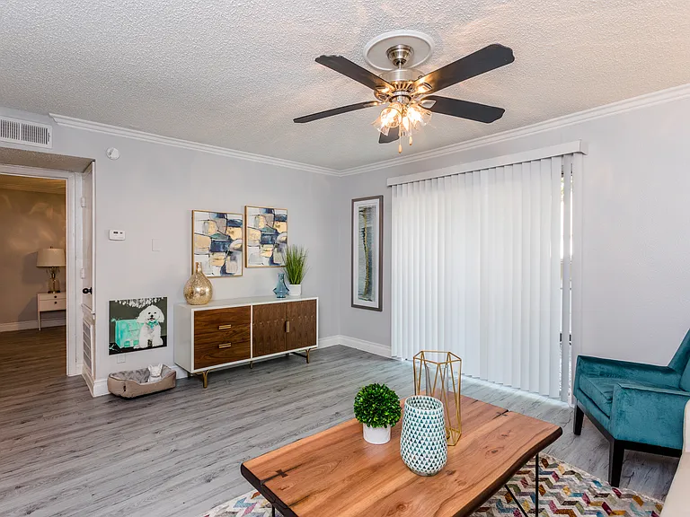 Red Pines Apartments — Photo 12